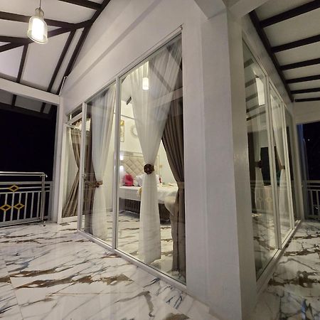 Отель Thomas' Retreat Букит-Лаванг Экстерьер фото