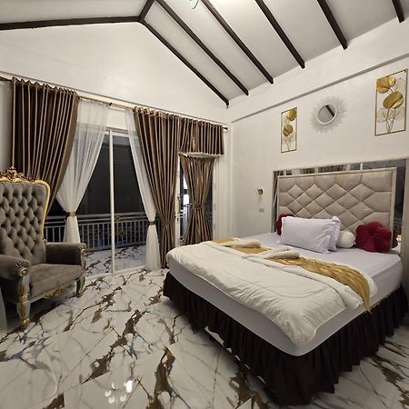 Отель Thomas' Retreat Букит-Лаванг Экстерьер фото